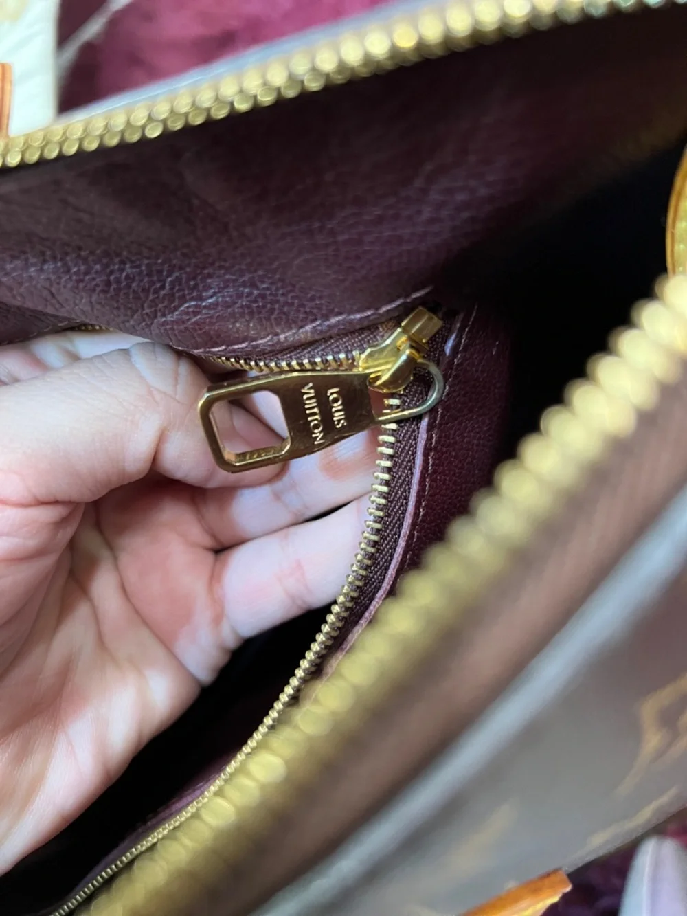 ๐ฅ๐ฅ Louis Vuitton Lockit Bag with leather interior and COA - Picture 17 of 17